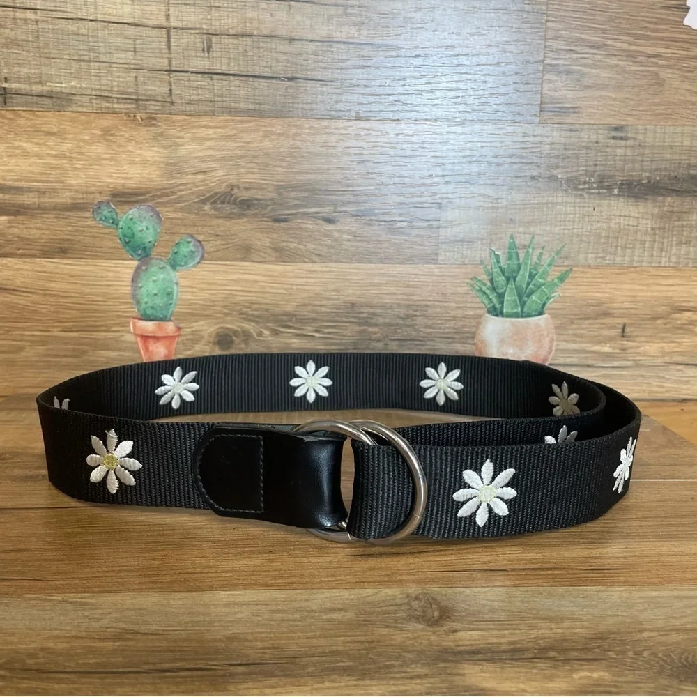 Women’s flower embroidered black belt medium boho Y2K
